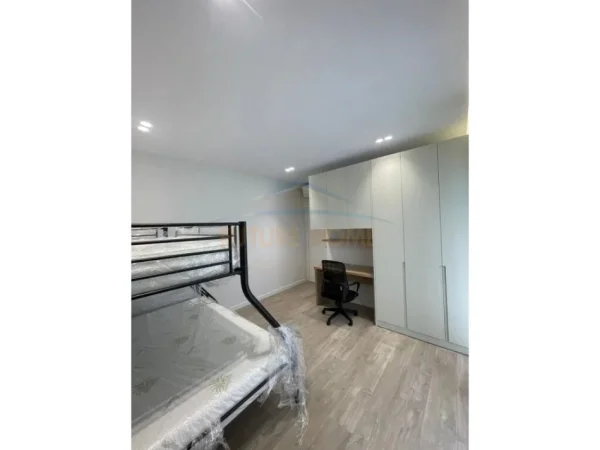 Tirane, jepet me qera apartament 2+1+Verande Kati 2, 104 m² 1.200 € (LIQENI I THATE , Kompleksi FZ)