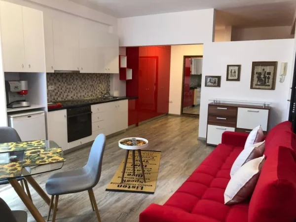 Tirane, jepet me qera apartament 1+1 Kati 7, 400 € 