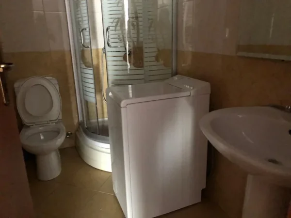 Tirane, jepet me qera apartament 1+1 Kati 7, 400 € 