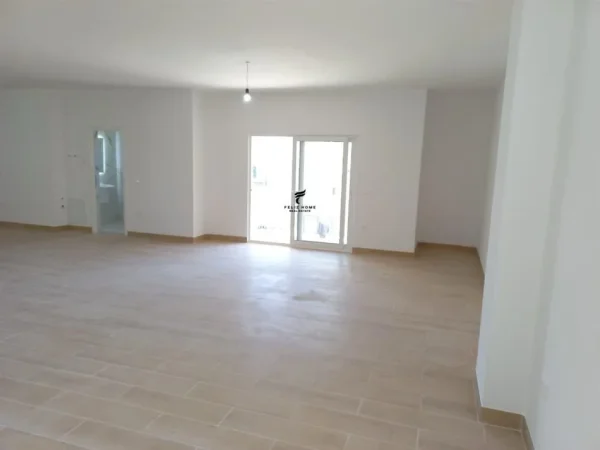 Tirane, jepet me qera magazine Kati -1, 1.000 m² 450 € (ASTIR)