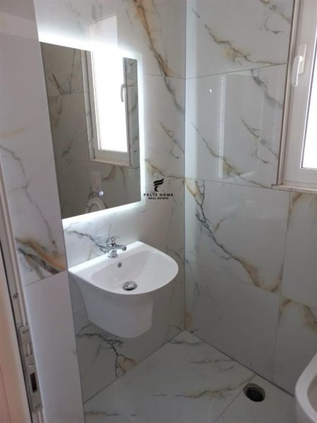 Tirane, jepet me qera magazine Kati -1, 1.000 m² 450 € (ASTIR)