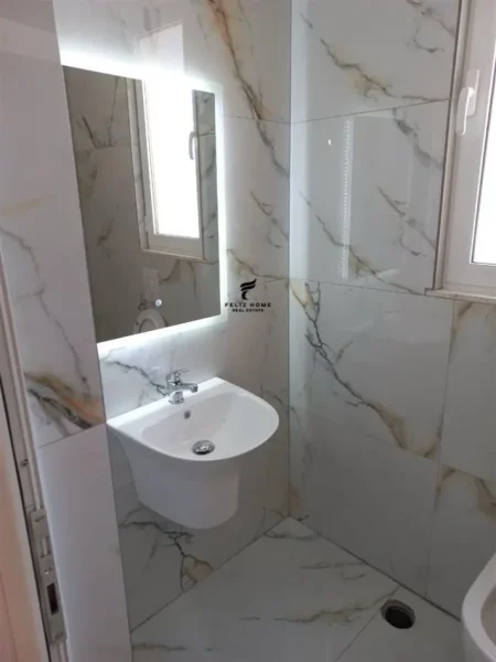 Tirane, jepet me qera magazine Kati -1, 1.000 m² 450 € (ASTIR)