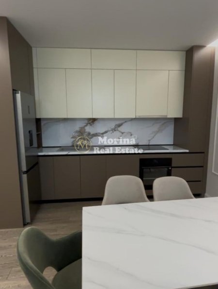 Tirane, jepet me qera apartament 2+1 Kati 1, 95 m² 1.100 € (TEG)