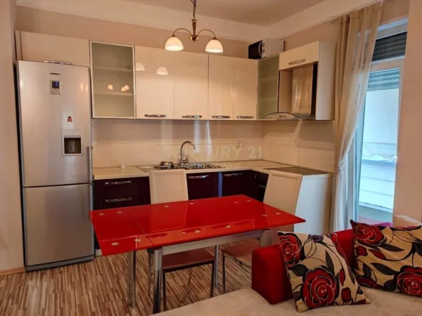 Tirane, jepet me qera apartament 2+1+Ballkon Kati 2, 90 m² 750 € (Myslym shyri)