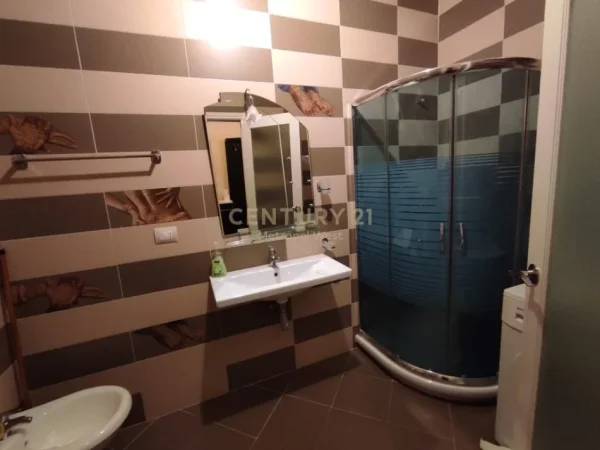 Tirane, jepet me qera apartament 2+1+Ballkon Kati 2, 90 m² 750 € (Myslym shyri)