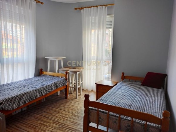 Tirane, jepet me qera apartament 2+1+Ballkon Kati 2, 90 m² 750 € (Myslym shyri)
