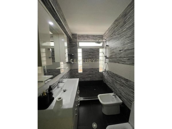 Tirane, jepet me qera apartament 2+1 Kati 12, 99 m² 600 € (Rruga Dritan Hoxha)