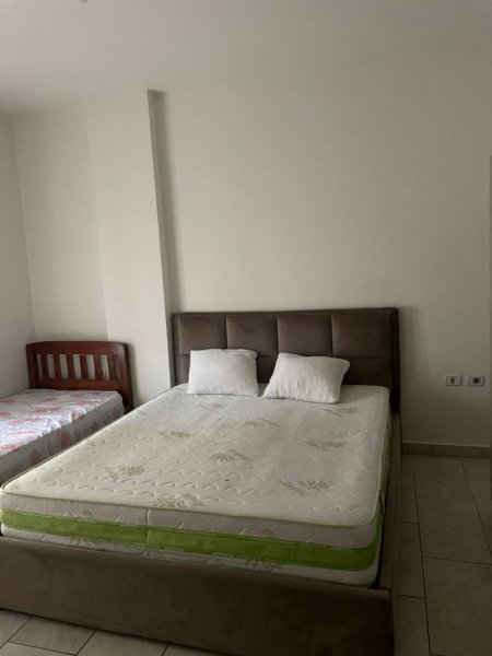 Tirane, jepet me qera apartament 1+1 Kati 2, 75 m² 400 €