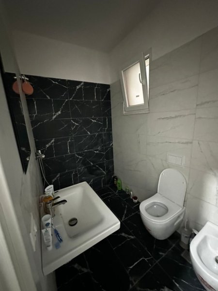 Tirane, jepet me qera zyre Kati 3, 98 m² 600 € (DON BOSKO)