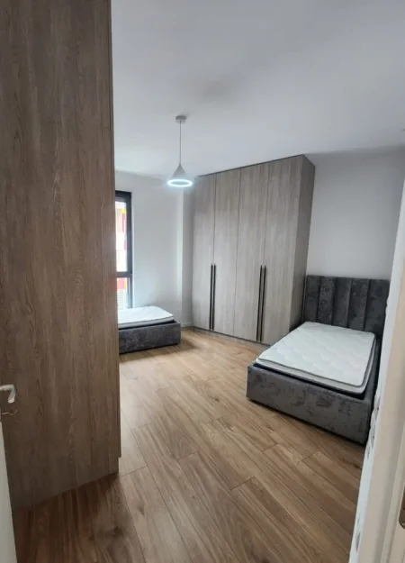 Tirane, jepet me qera apartament 2+1 , 95 m² 1.000 € 