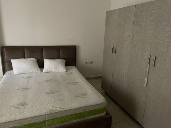 Tirane, jepet me qera apartament 1+1+Ballkon Kati 1, 75 m² 400 €