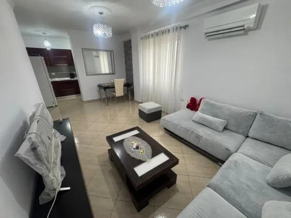 Tirane, jepet me qera apartament 2+1 Kati 7, 