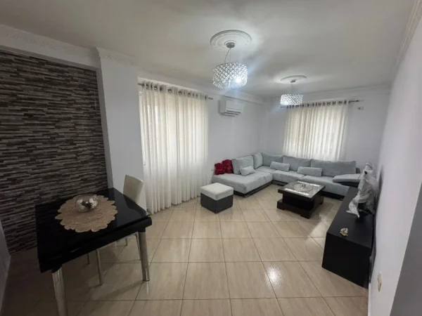 Tirane, jepet me qera apartament 2+1 Kati 7, 