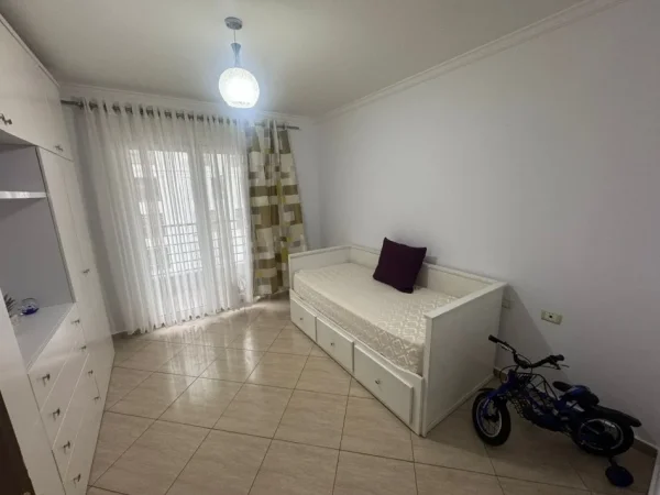 Tirane, jepet me qera apartament 2+1 Kati 7, 