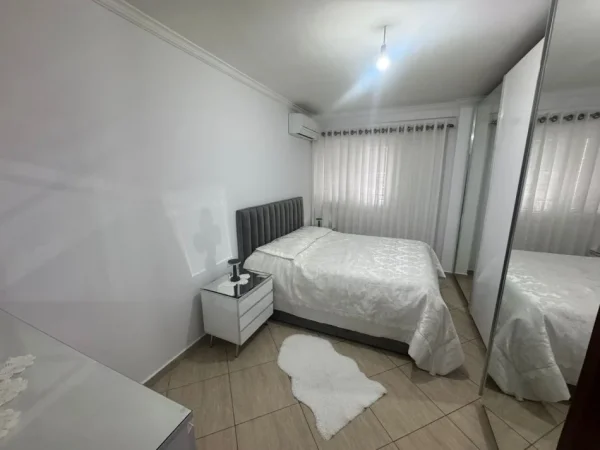 Tirane, jepet me qera apartament 2+1 Kati 7, 