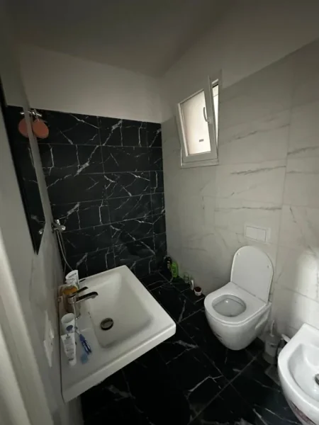Tirane, jepet me qera apartament 2+1+Ballkon Kati 3, 98 m² 600 € (DON BOSKO)