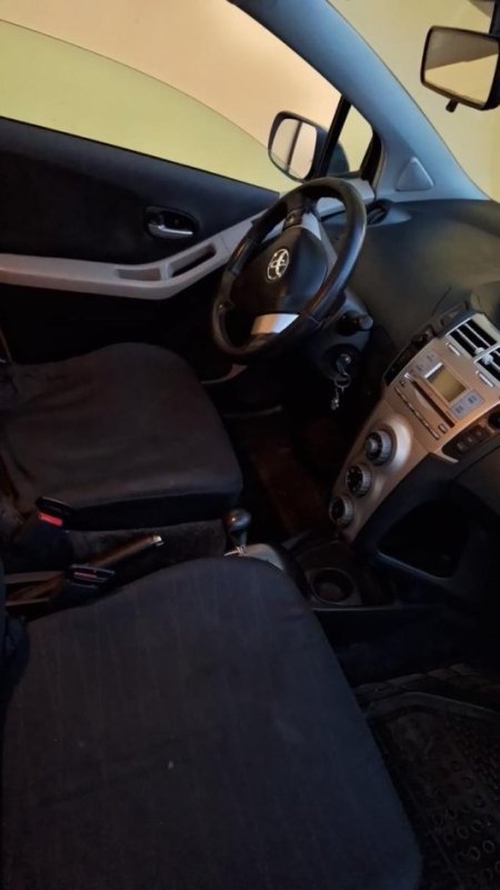Shqiperi, shes makine Toyota Yaris nafte, automatik.