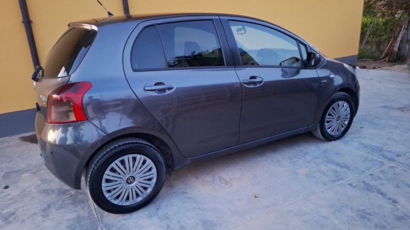 Shqiperi, shes makine Toyota Yaris nafte, automatik.