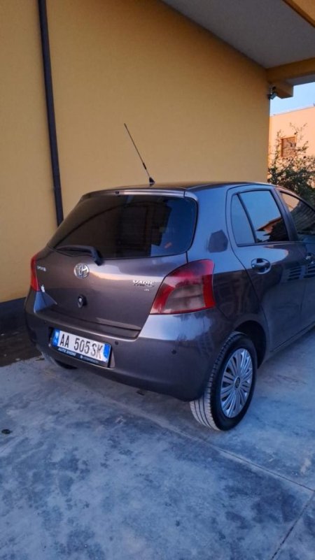 Shqiperi, shes makine Toyota Yaris nafte, automatik.