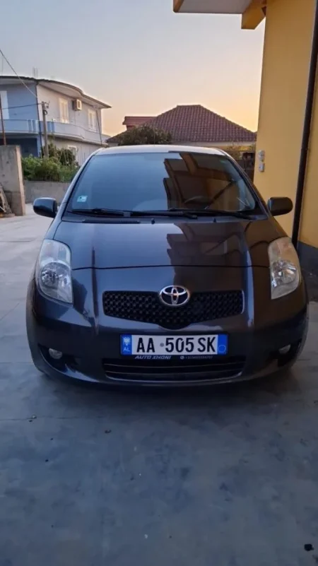 Shes makine Toyota Yaris nafte, automatik