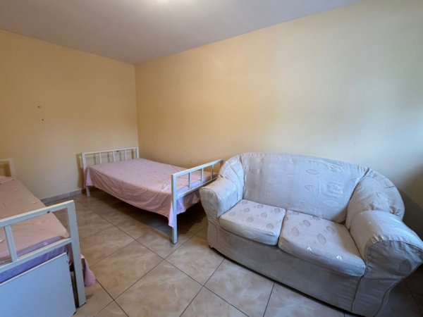 Tirane, jepet me qera apartament 1+1+Ballkon Kati 3, 47 m² 300 € (afer spitalit Nene Tereza Tirane)