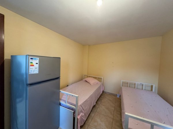 Tirane, jepet me qera apartament 1+1+Ballkon Kati 3, 47 m² 300 € (afer spitalit Nene Tereza Tirane)