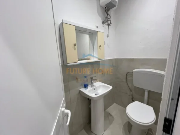 Tirane, jepet me qera ambjent biznesi Kati 0, 260 m² 2.600 € (Jordan Misja)