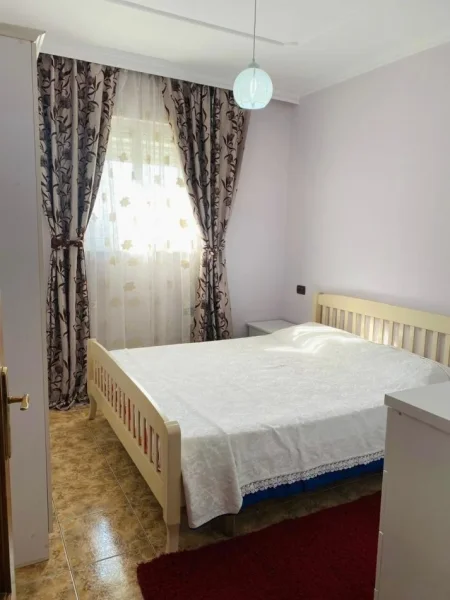 Tirane, jepet me qera apartament 2+1+Ballkon Kati 5, 600 €