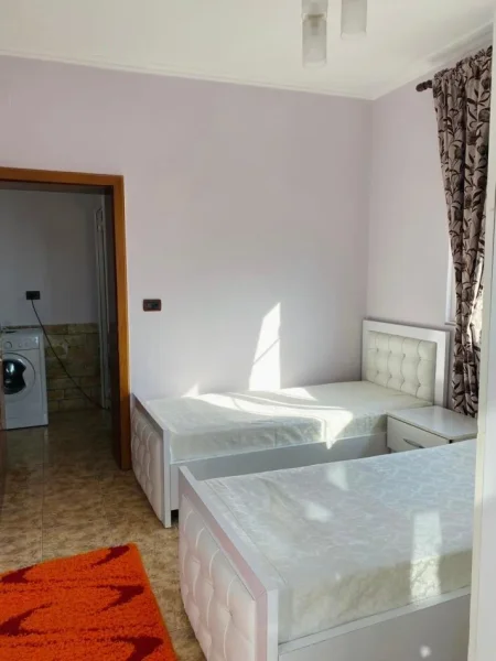 Tirane, jepet me qera apartament 2+1+Ballkon Kati 5, 600 €