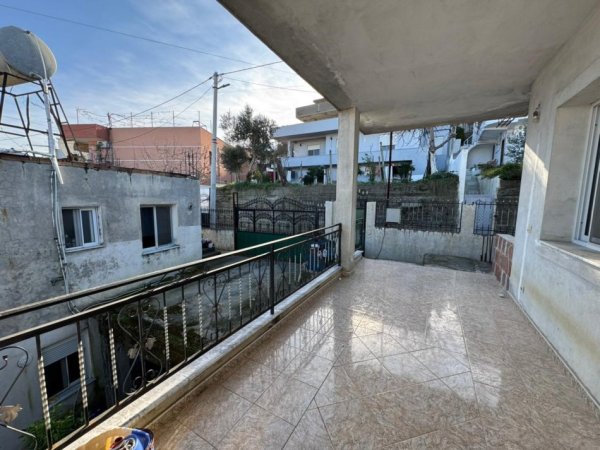 Shqiperi, jepet me qera shtepi 2+1+Aneks+Ballkon Kati 2, 90 m² 200 € (5 minuta pas Spitalit)
