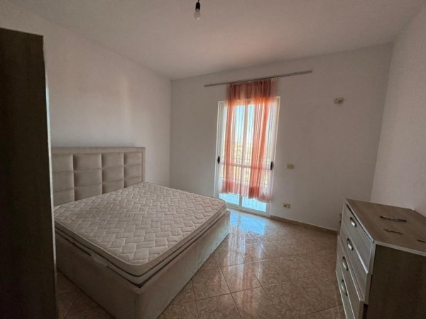 Shqiperi, jepet me qera shtepi 2+1+Aneks+Ballkon Kati 2, 90 m² 200 € (5 minuta pas Spitalit)