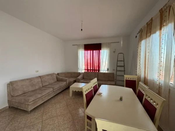 !!Dhene!!Durres, jepet me qera shtepi 2+1+Aneks+Ballkon Kati 2, 90 m² 200 € (5 minuta pas Spitalit)