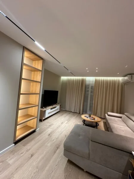 Tirane, jepet me qera apartament 2+1+Ballkon Kati 2, 120 m² 650 € (Astir)