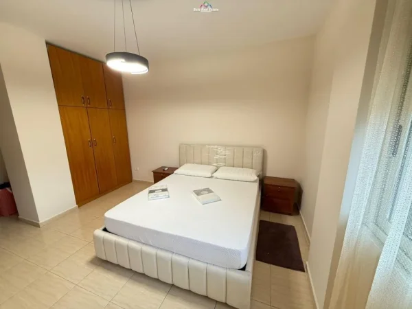Tirane, jepet me qera apartament 1+1+Ballkon Kati 5, 80 m² 700 € (rruga e Elbasanit, prane Mon Amour)