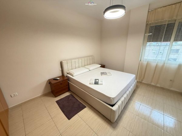 Tirane, jepet me qera apartament 1+1+Ballkon Kati 5, 80 m² 700 € (rruga e Elbasanit, prane Mon Amour)