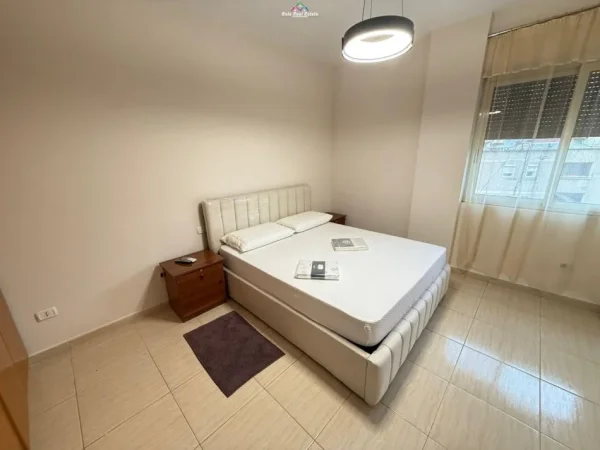 Tirane, jepet me qera apartament 1+1+Ballkon Kati 5, 80 m² 700 € (rruga e Elbasanit, prane Mon Amour)
