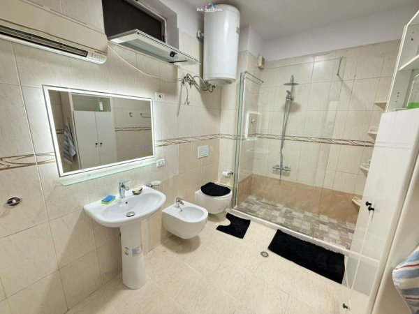 Tirane, jepet me qera apartament 1+1+Ballkon Kati 5, 80 m² 700 € (rruga e Elbasanit, prane Mon Amour)