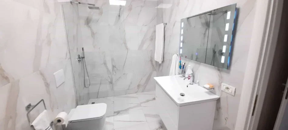 Tirane, shes apartament 2+1 Kati 6, 106 m² 214.000 € (Rruga Nexho Konomi)