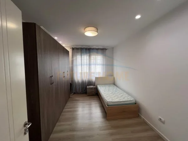 Tirane, jepet me qera apartament 3+1+2+Ballkon Kati 3, 129 m² 1.300 € (TEG, SunRise Residence)