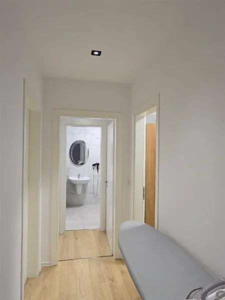 Tirane, shes apartament 2+1 Kati 3, 107 m² 285000 € (ali demi)