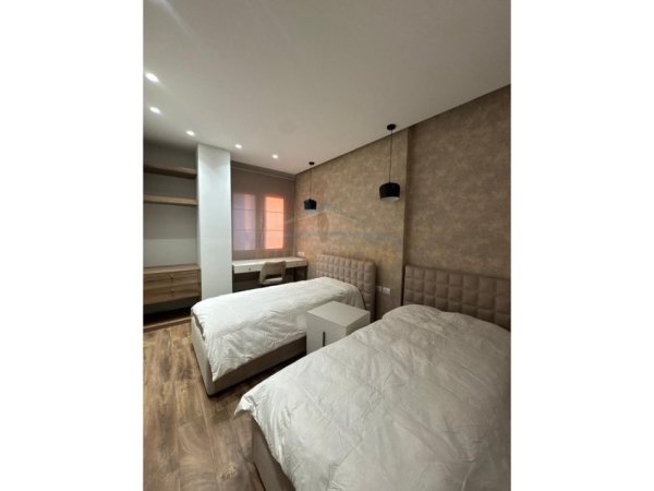 APARTAMENT 3+1+POST PARKIMI ME QERA , QENDER