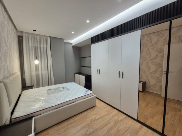 Tirane, jepet me qera apartament 2+1+Ballkon Kati 3, 90 m² 1.200 € (rruga e dibres)