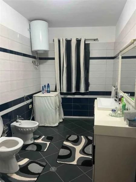 Tirane, shes apartament 2+1 Kati 3, 106 m² 200.000 € (Rruga Loni Ligori)