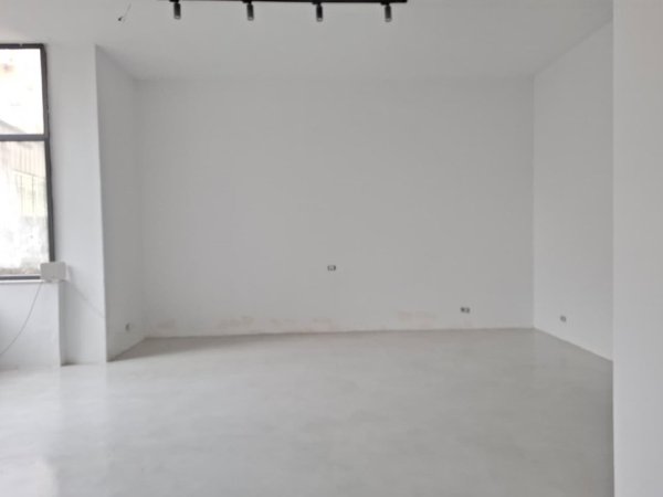 ZYRË ME Qira ,Open Space:📍 Qendër/ Fillim Rrugës Durrësit ( fiks mbrapa dyanit të luleve) 110 m2 || 780 euro🔥