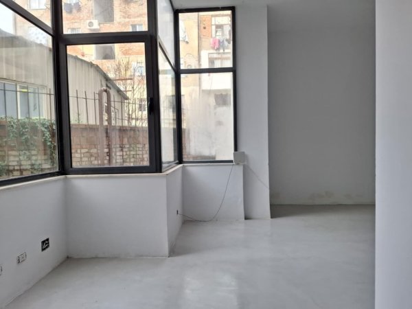 ZYRË ME Qira ,Open Space:📍 Qendër/ Fillim Rrugës Durrësit ( fiks mbrapa dyanit të luleve) 110 m2 || 780 euro🔥