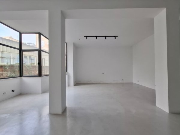 ZYRË ME Qira ,Open Space:📍 Qendër/ Fillim Rrugës Durrësit ( fiks mbrapa dyanit të luleve) 110 m2 || 780 euro🔥