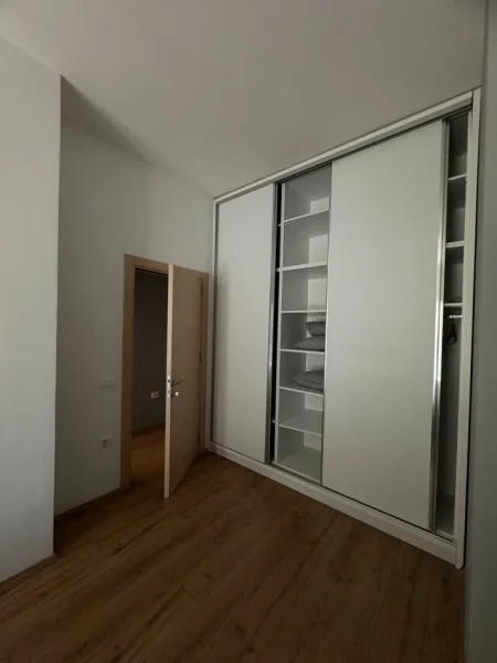 Tirane, jepet me qera apartament 1+1 Kati 4, 72 m² 750 € (Rruga e Kavajes)