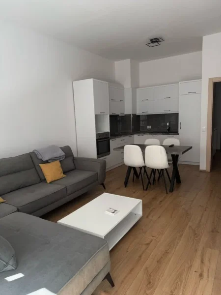 Tirane, jepet me qera apartament 1+1 Kati 4, 72 m² 750 € (Rruga e Kavajes)