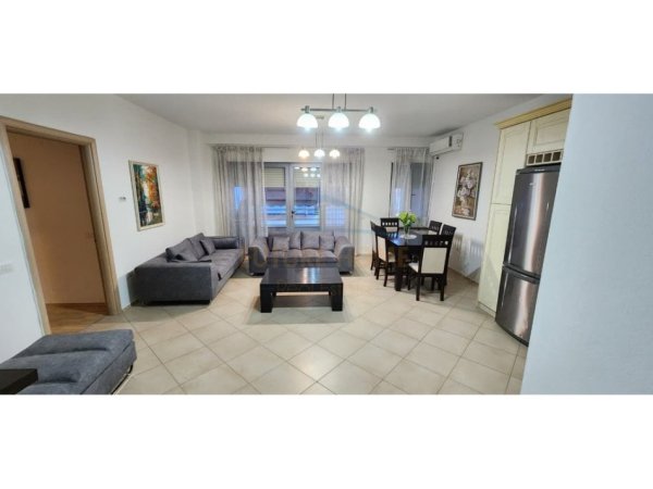 Tirane, jepet me qera apartament 2+1 Kati 4, 127 m² 850 € (Kopshti Zoologjik)