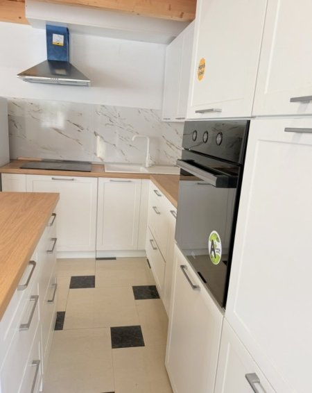 Tirane, jepet me qera apartament 1+1 Kati 0, 700 € (Prane Viles Goldi, Rruga e Dibres)